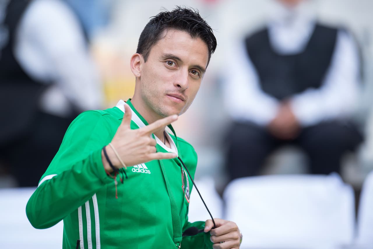 Aficionados de México y Honduras se dieron cita en el Estadio Azteca para apoyar a su selección. Gorros, penachos, sombreros y maquillaje fue sólo una parte del folclor.