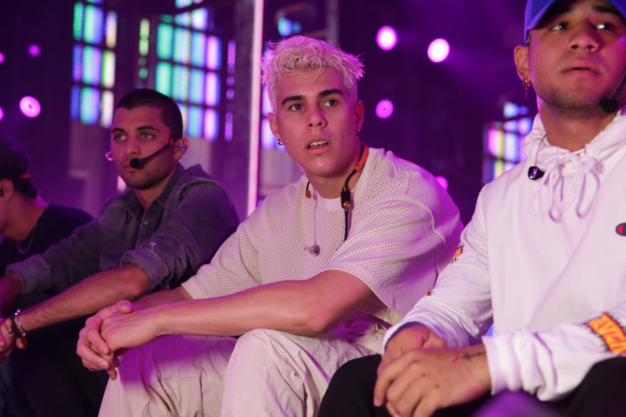 Además de cantar y bailar sobre una plataforma, los chicos de CNCO serán uno de los tres presentadores de la noche: acompañarán a Lali y a Alejandra Espinoza.