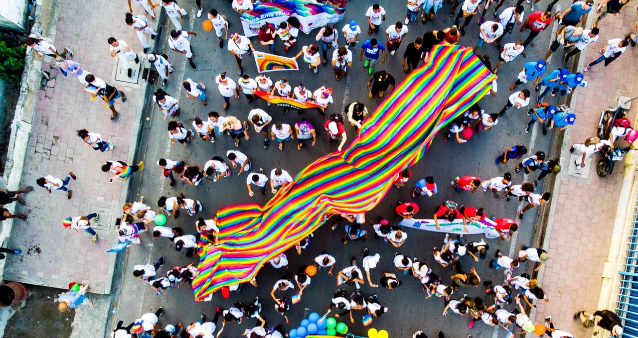 Escuelas públicas de Illinois enseñaran historial de la comunidad LGBT