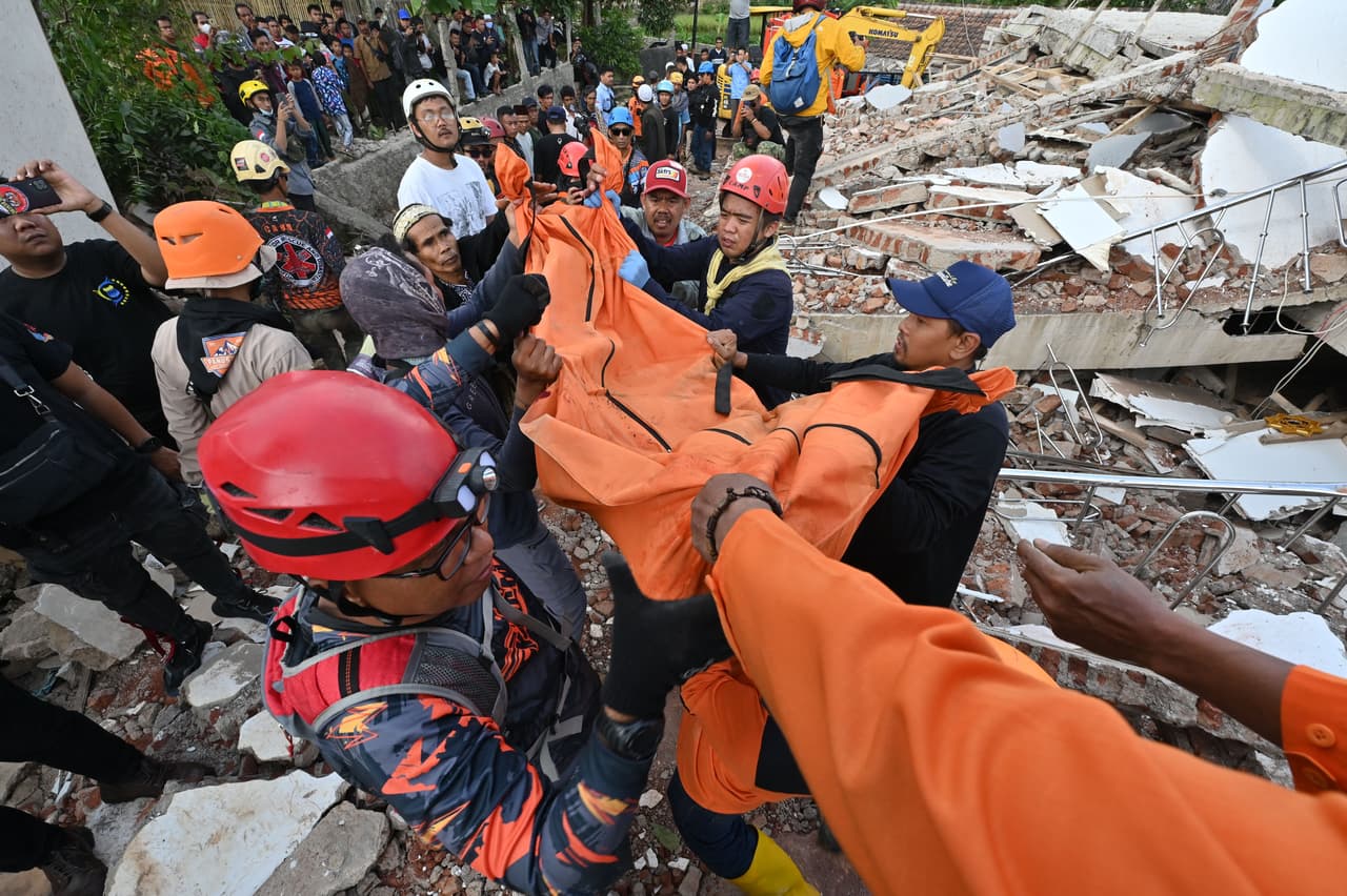 Más de 260 muertos: ¿por qué el terremoto en Indonesia dejó tantas víctimas si no fue tan fuerte?