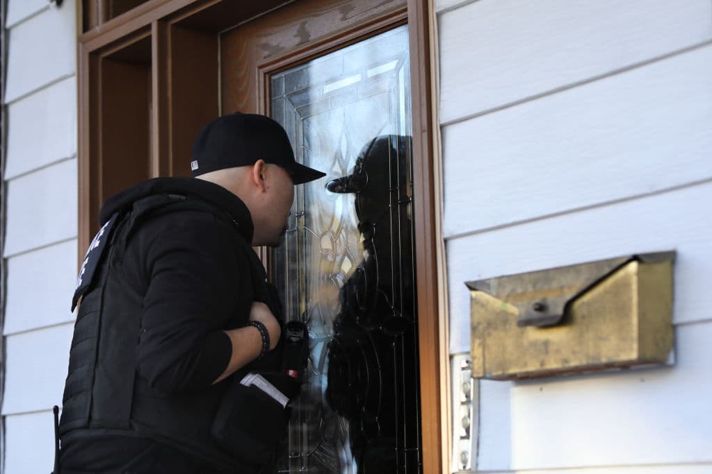 Qué pasó con el pacto entre ICE y el IRS para compartir datos de indocumentados que el gobierno busca deportar