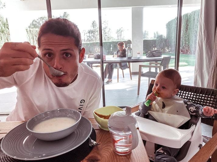 En los últimos meses la vida de 'Chicharito' ha sufrido importantes cambios, tanto en lo personal como en lo profesional.