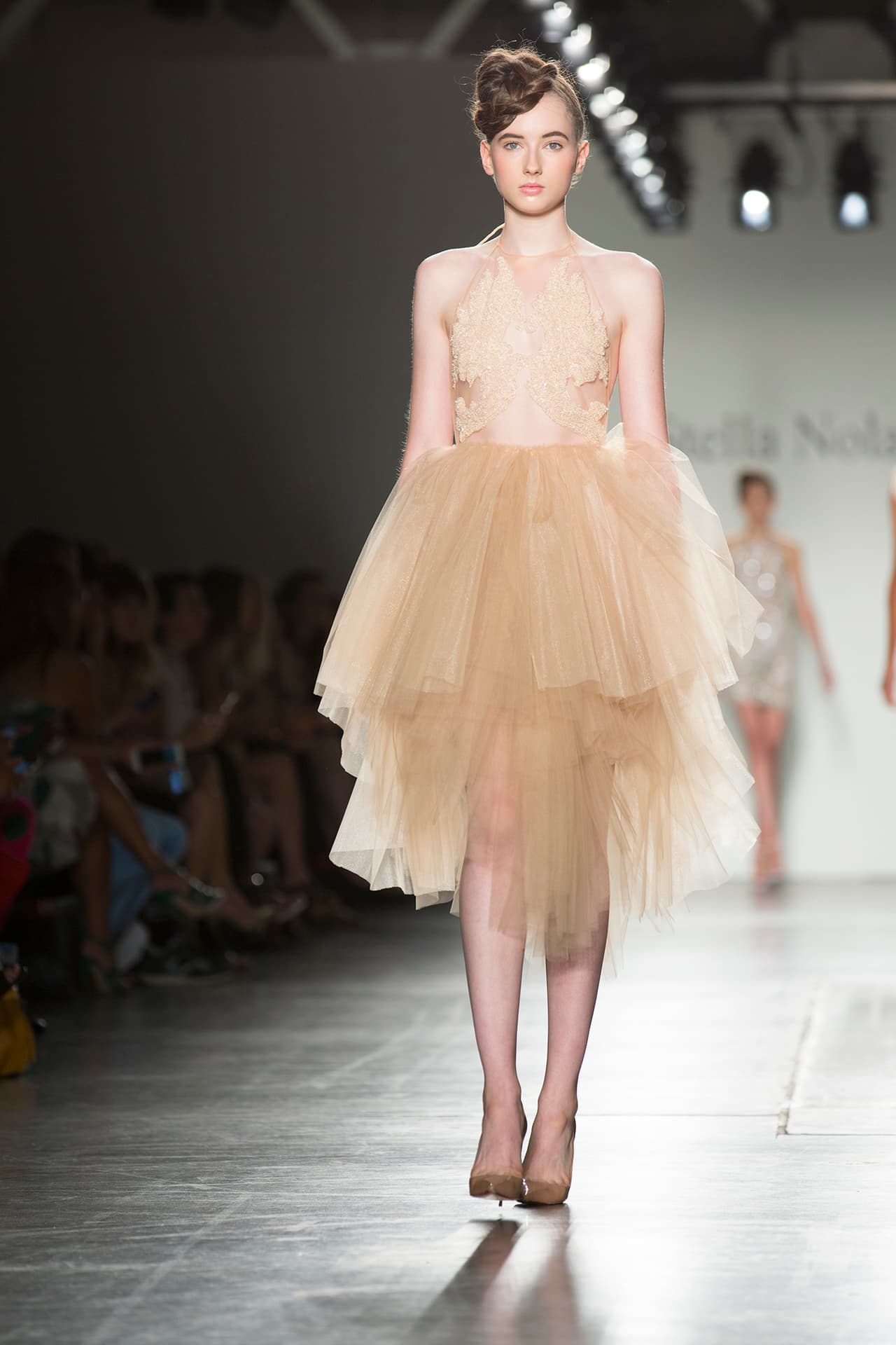 Checa más imágenes de esta colección llena de elegancia y belleza única. Diseñadora Stella Nolasco. NYFW, Spring/Summer 2016 - 09/16/2015