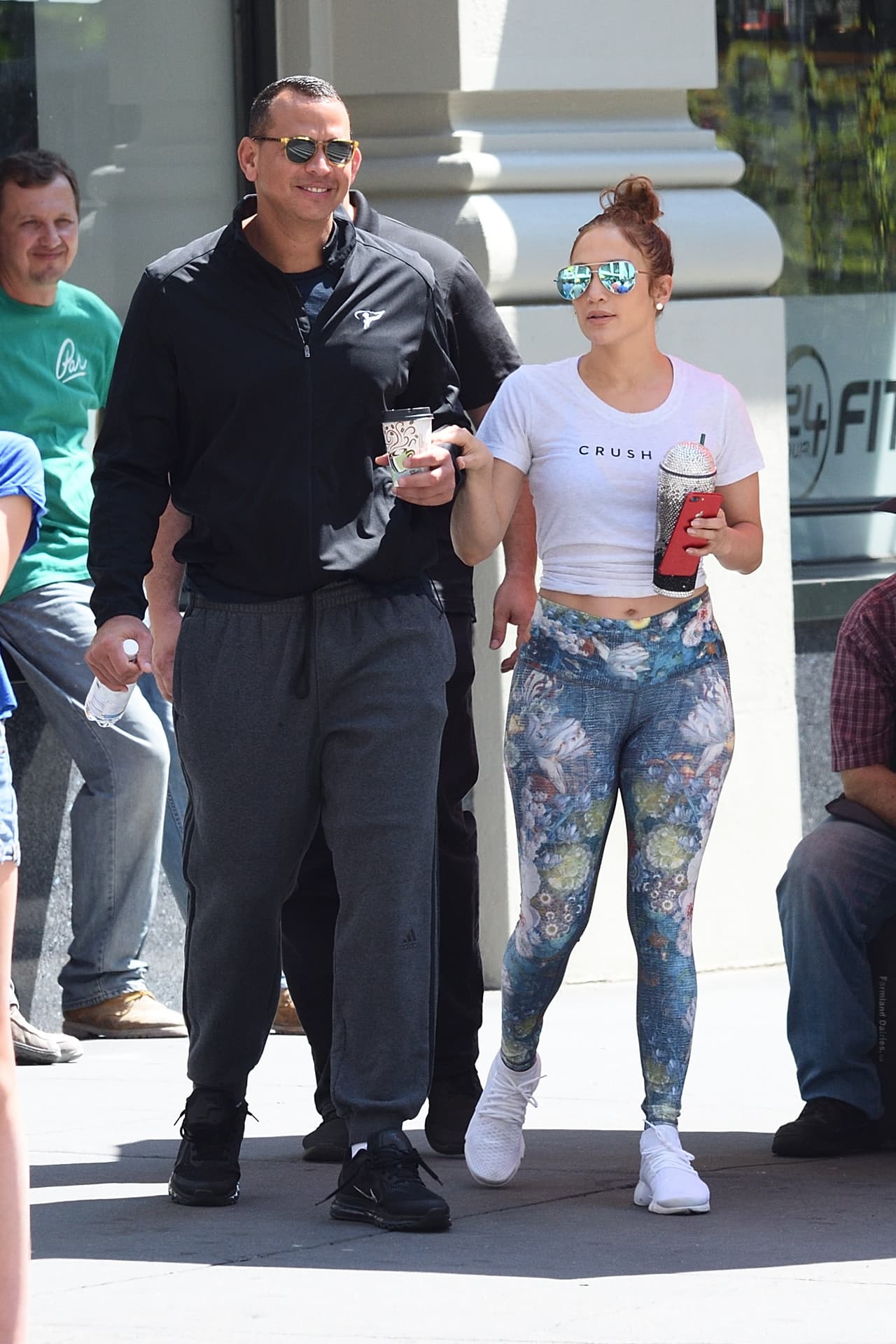 El novio de JLo también tiene una creación con costra de Swarovski totalmente personalizada de Taylor Made Bling.