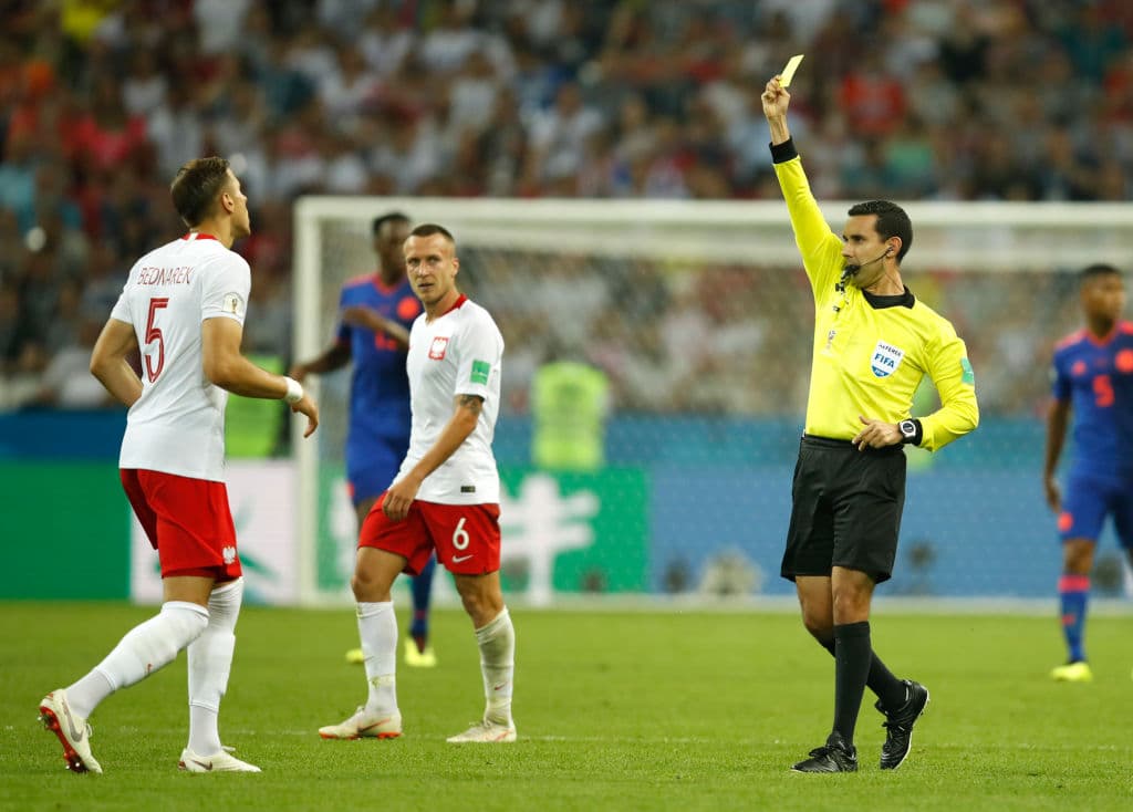 A los 61 minutos, el árbitro central mexicano César Ramos decidió, por recurrencia en la incidencia, amonestar a Jan Bednarek. Su estilo de juego ya rebasaba los límites permitidos.