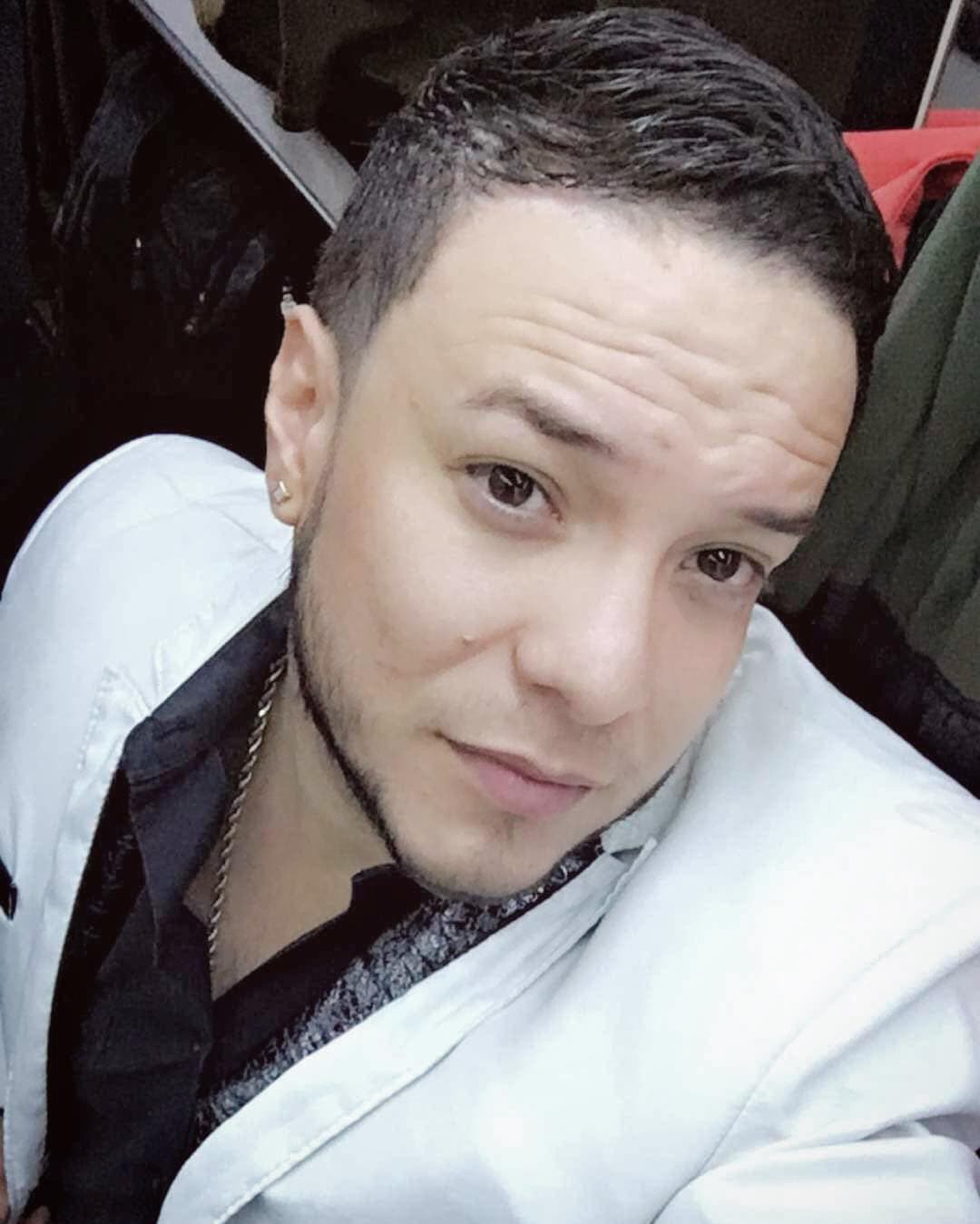 Lorenzo Méndez se integró a La Original Banda El Limón en 2009 mientras él grababa su primera producción como solista, pero un representante de la banda lo escuchó y dos meses después le pidió que se integrara a la agrupación, según informó el portal La Opinión.