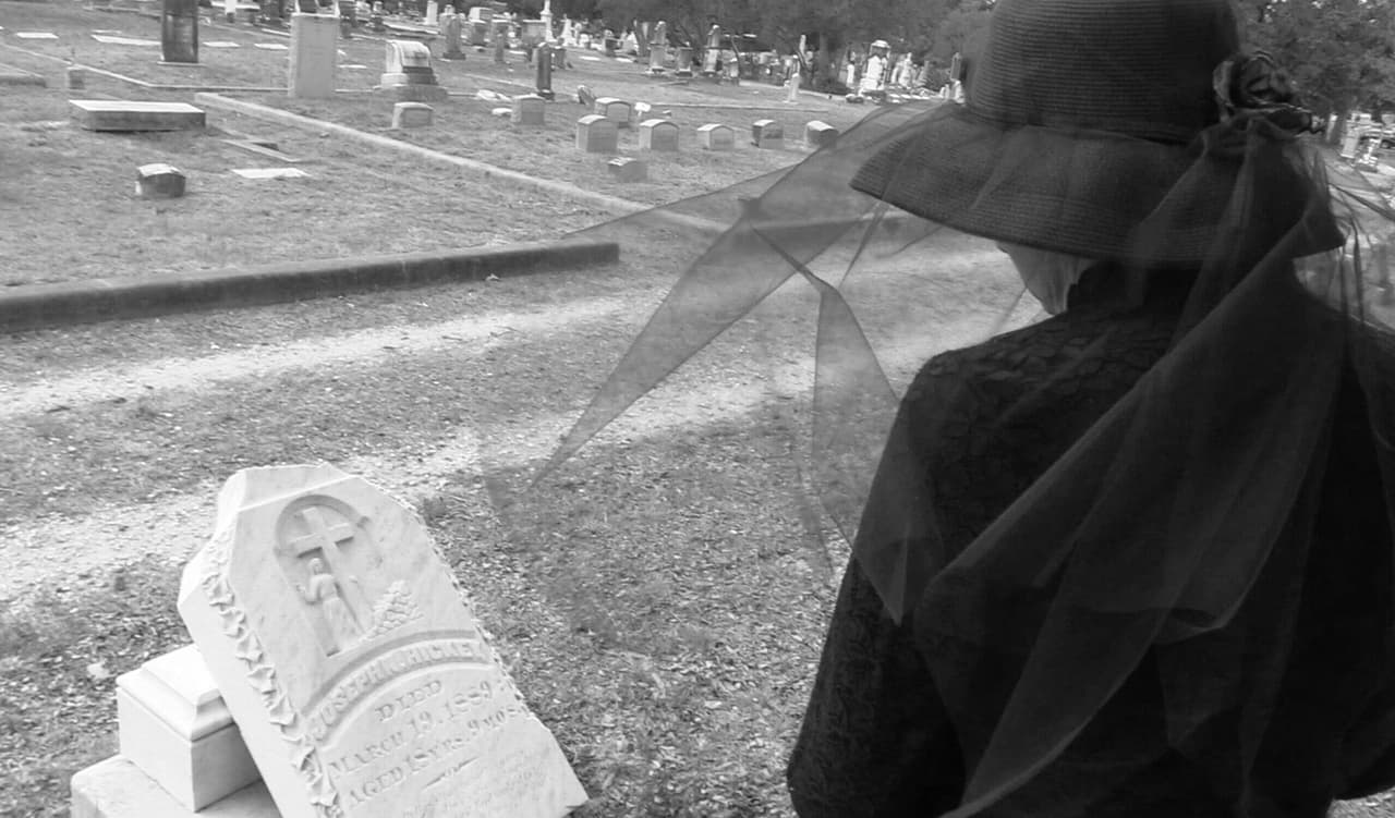 Este antiguo cementerio en Austin ofrecerá un “tour embrujado”