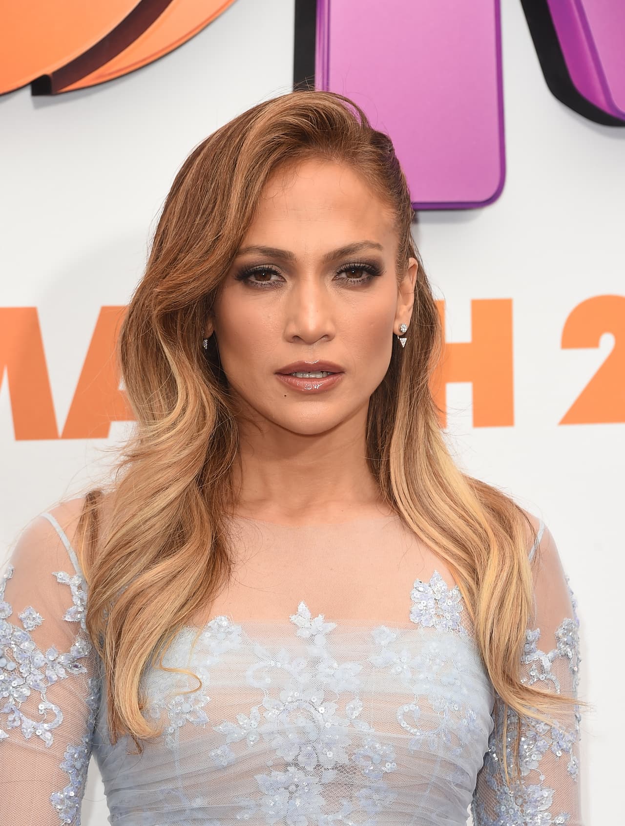 Claro, esta linda mirada es de Jennifer Lopez, que cuando maquilla sus ojos consigue efectos en su rostro magistrales.