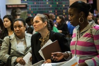 Mejora económica en Estados Unidos en agosto, pero a un ritmo muy lento