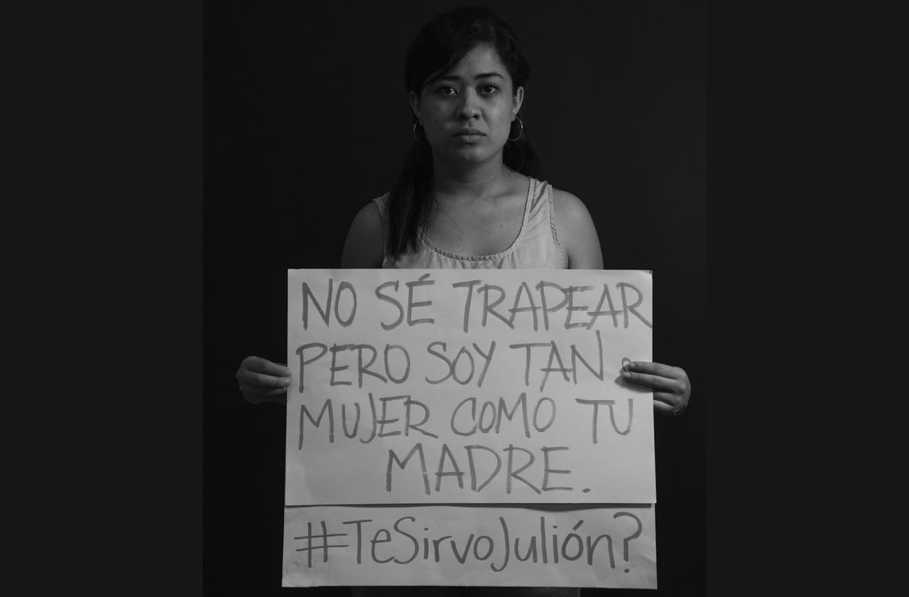 Tras confesar que le gustan las mujeres que sepan trapear se ha iniciado una campaña contra Julión Álvarez en las redes con el hashtag ¿#TeSirvoJulión?