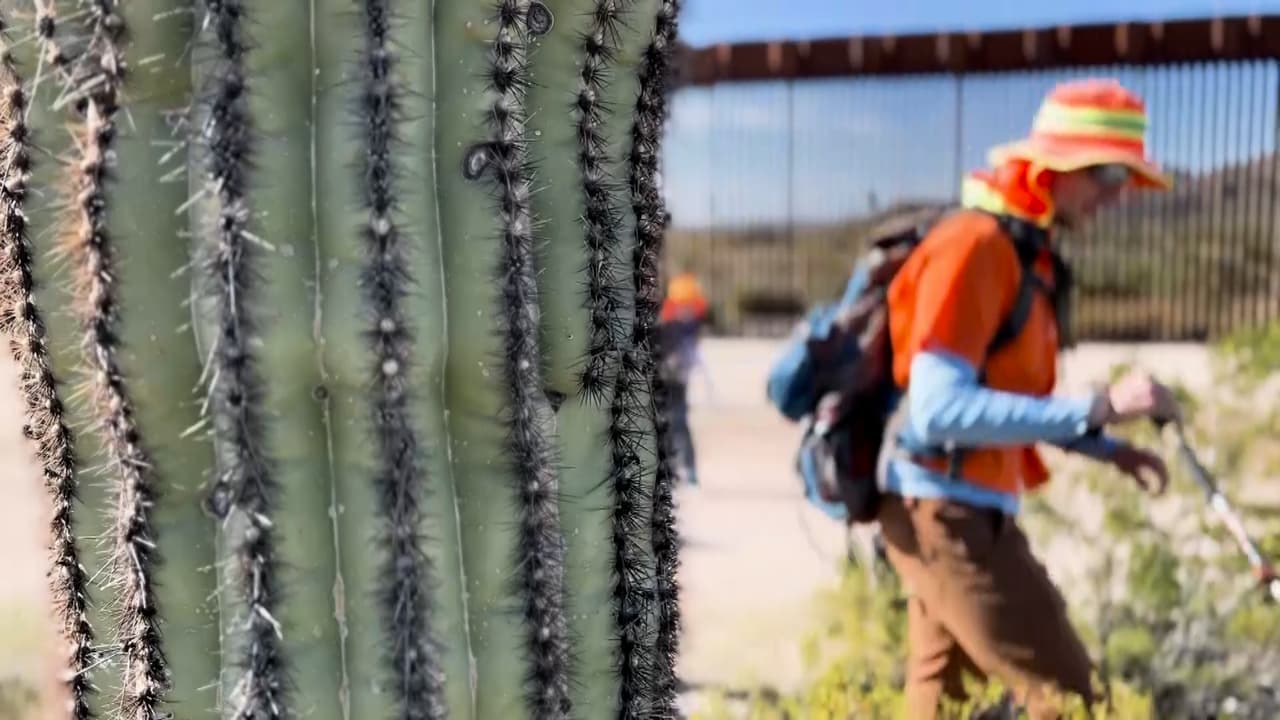 Univision Arizona recorrió Quitobaquito, una zona remota a 16 millas del puerto fronterizo Lukeville. El punto es un desafío para quienes llegan a él, por lo que muchos inmigrantes no logran su meta de internarse en Estados Unidos para hacer una nueva vida. Lo que encontramos es escalofriante.