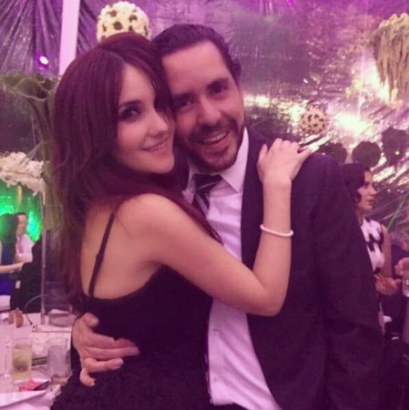 Según la publicación "TvNotas" la pareja se dijo el tradicional "Sí, acepto" ante la ley y sólo faltaría la ceremonia religiosa.