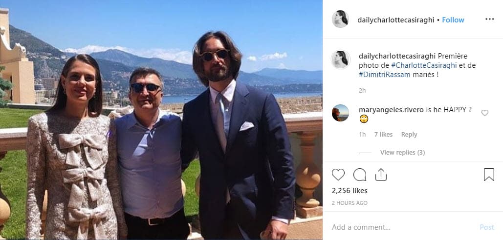 Hasta el momento no han salido a la luz fotografías oficiales de la boda, sin embargo, la cuenta de Instagram Daily Charlotte Casiraghi administrada por fans, compartió una imagen que sugiere es de la boda.
<br>