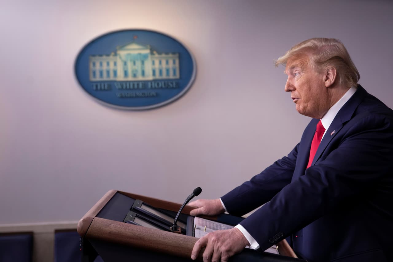 Los peligros para la salud pública que representan las ruedas de prensa de Trump sobre el coronavirus