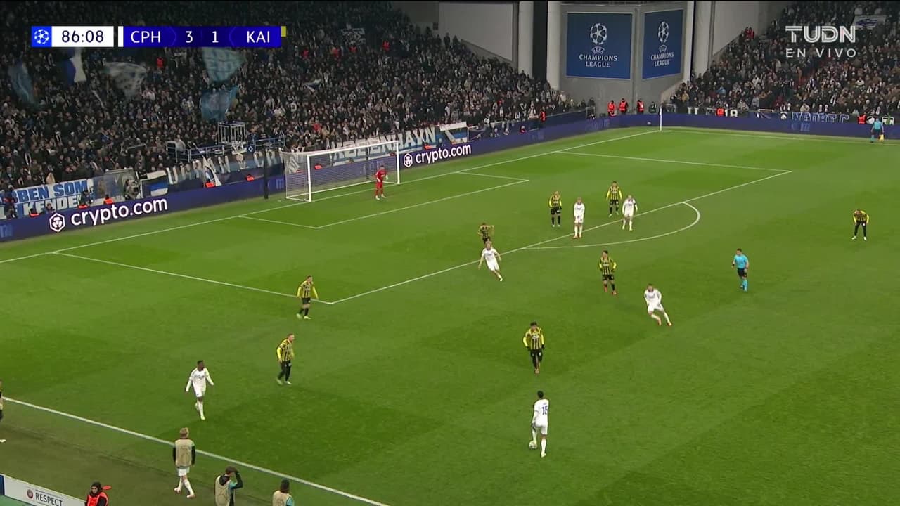 ¡TIRO ATAJADO! disparo por Jug Stanojev.