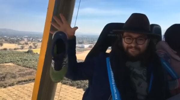 No es muy activo en las redes sociales, pero de vez en cuando sube alguna fotografía o video.