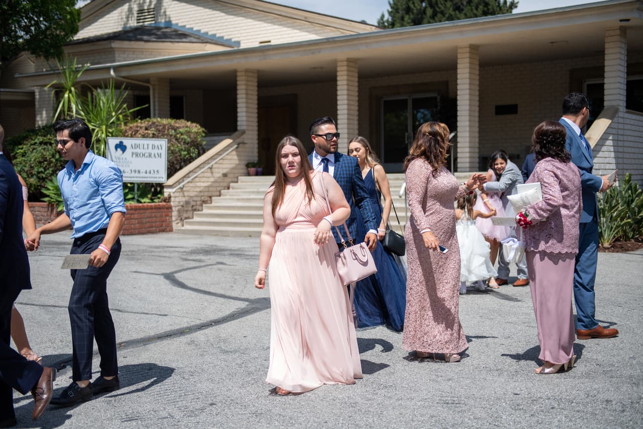 Los invitados lucieron impecables para acompañar a los cantantes en su matrimonio.