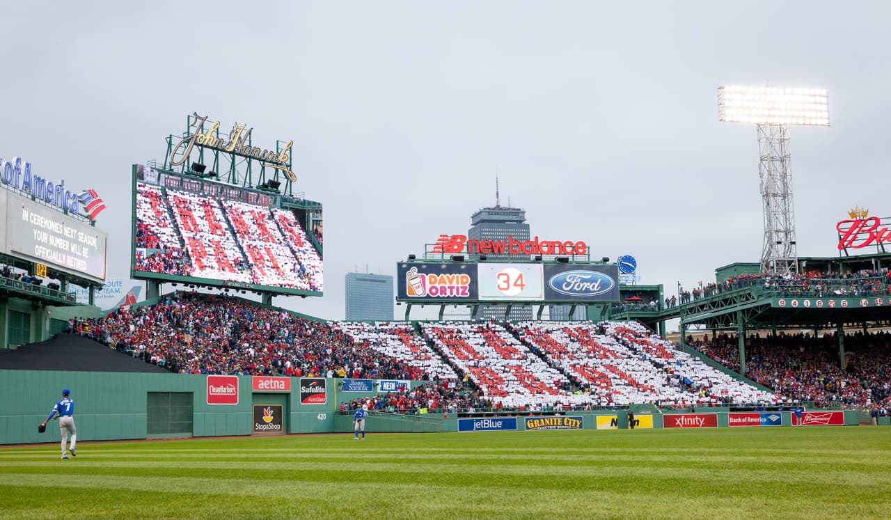 La afición se rindió ante el pelotero y lo reconoció con un sin múmero de elogios a lo largo y ancho del Fenway Park.