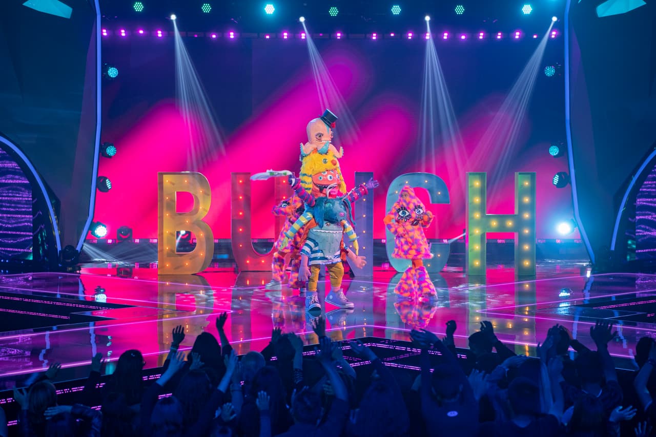 Bunch inició la segunda ronda del show mostrando su lado romántico, al interpretar la canción 'Ya No Somos Ni Seremos' de Christian Nodal.
<br>