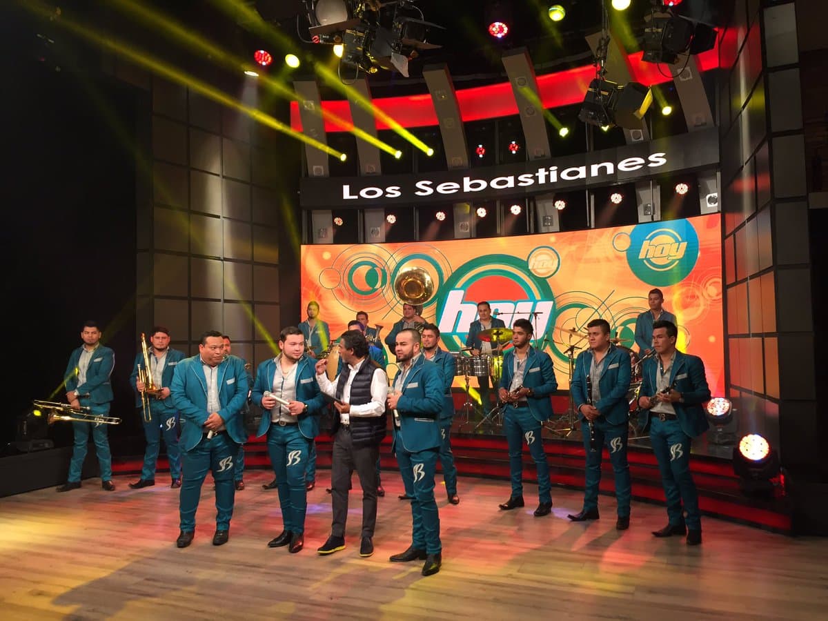 La Banda 'Los Sebastianes' cerraron con broche de oro el programa y nos pusieron a todos a cantar.