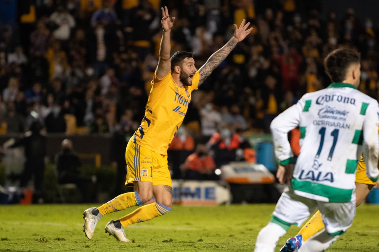 Carlos Salcedo fue el héroe de Tigres al marcar el gol que les dio la victoria sobre Santos y el pase a Semifinal.