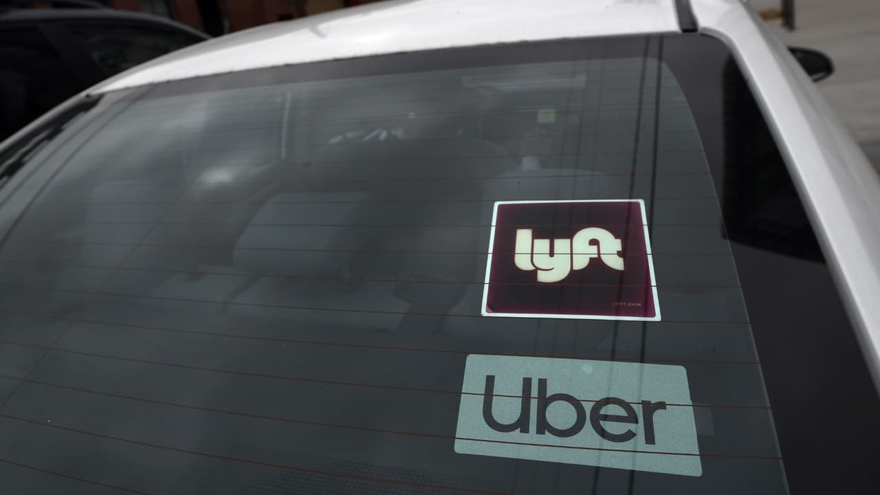¿Por qué conductores en California demandaron a Uber y Lyft? Denuncian discriminación y exclusión