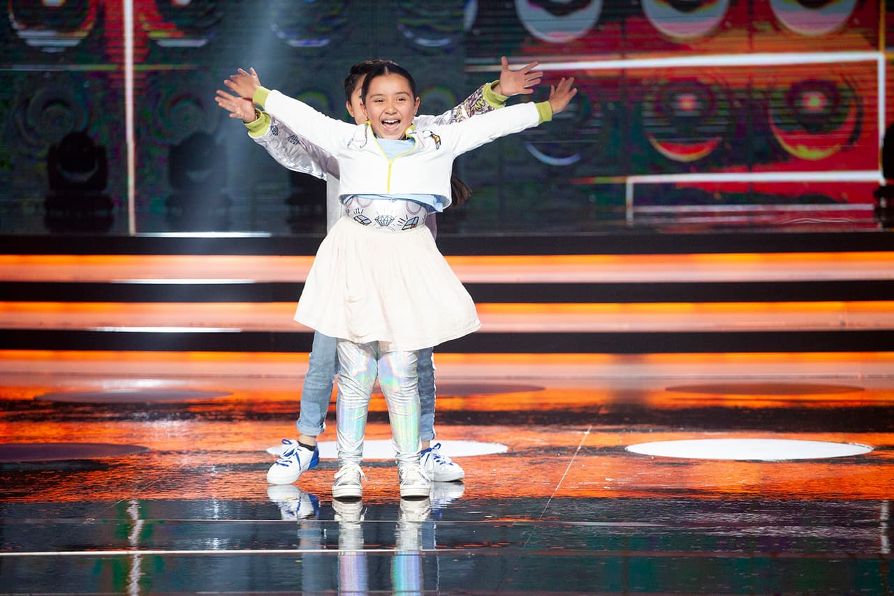 Las lágrimas debían quedar atrás, ya que era momento del segundo duelo de la noche: tocaba elegir a la bailarina que sería pareja de Paulo Fonseca, de 9 años. Las participantes fueron Regina Espejo, de 7, y Victoria Flores, también de 7, quien provenía de Los Ángeles, California. La ganadora fue Regina.