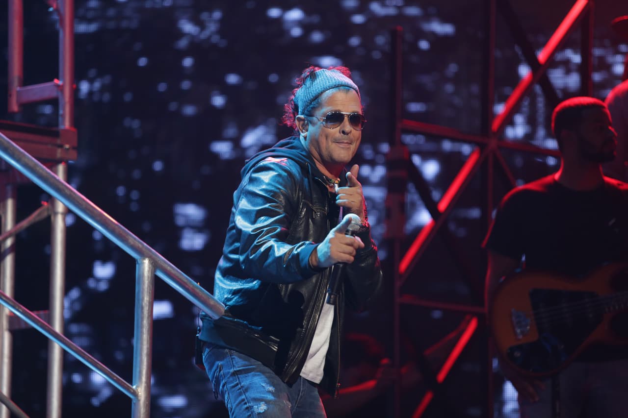 Subastan a Carlos Vives con todo y su bicicleta 