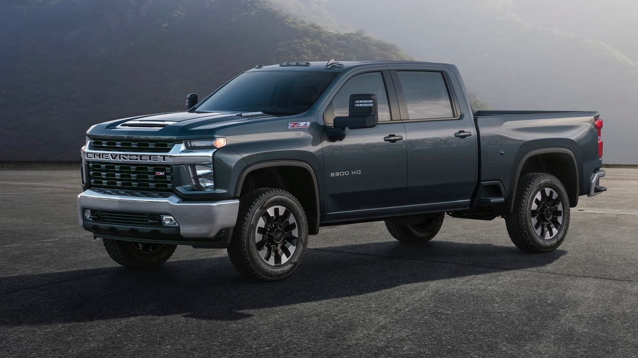 Calladamente y sin avisar, Chevrolet reveló el aspecto de su nueva 
<b>Chevrolet</b> 
<b>Silverado HD 2020</b>. La nueva pickup de trabajo pesado de Chevrolet, a la que conoceremos como Silverado 2500HD y Silverado 3500HD, será según su fabricante "más capaz y más avanzada" que nunca antes. Pero, ¿qué auto último modelo no lo es?