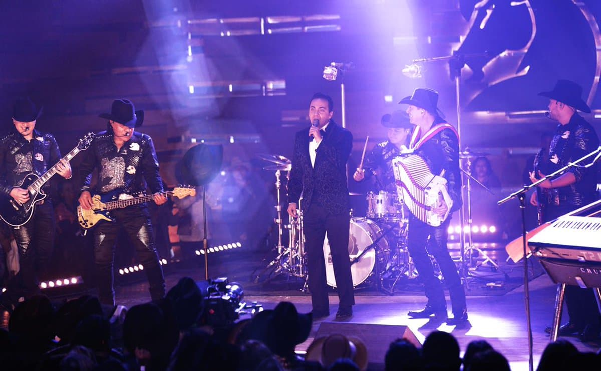 Grupo Bronco junto a Cristian Castro en Primera Fila