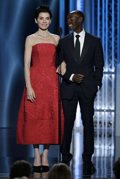 Julianne Margulies y Don Cheadle entregaron su premio a George Clooney