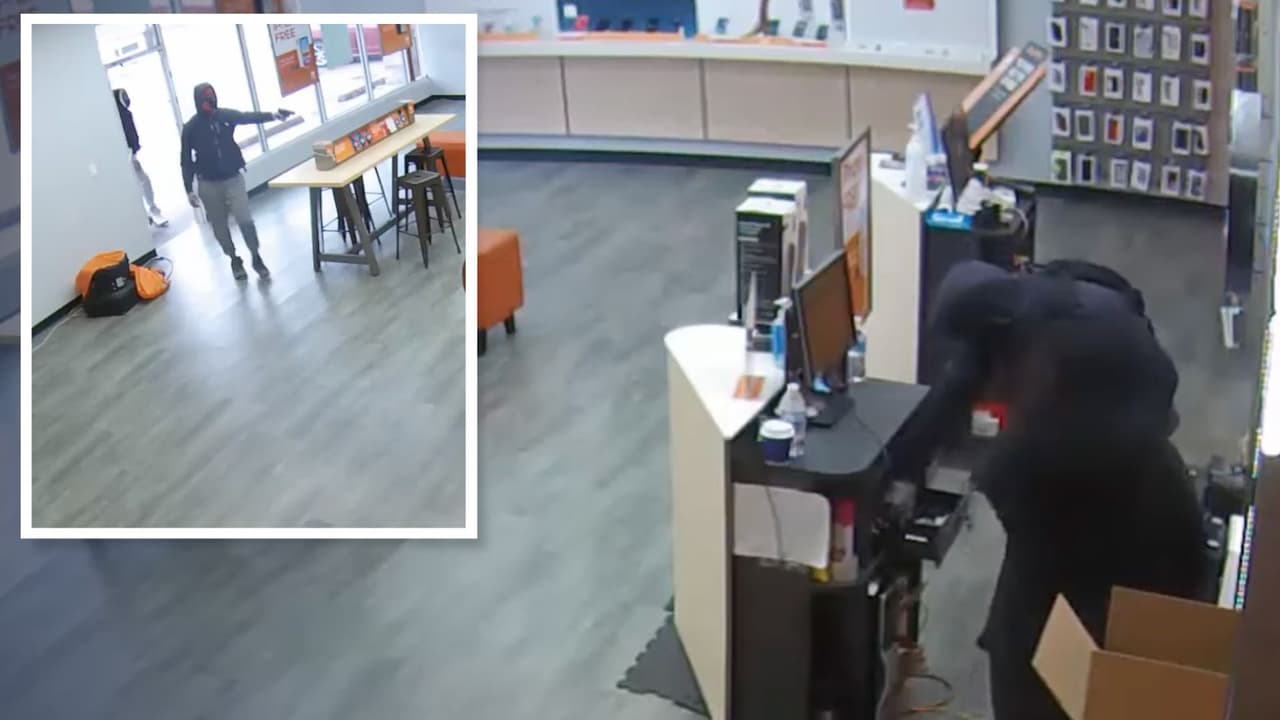 Buscan a dos sospechosos de robar a punta de pistola varios celulares y dinero de una tienda en Houston