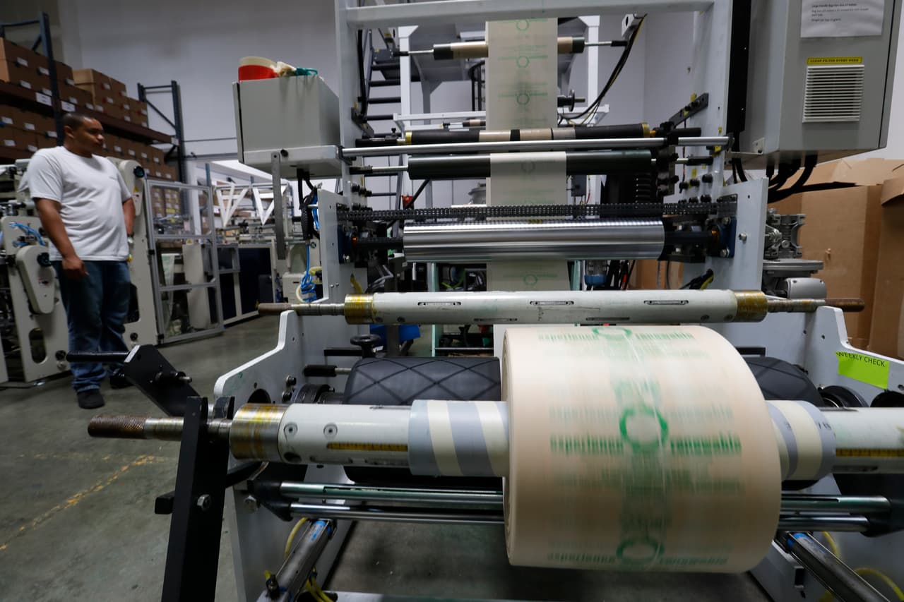 A nivel nacional, AdvisorSmith descubrió que la producción manufacturera per cápita era de aproximadamente $ 7,032, mientras que la tasa de crecimiento de la producción manufacturera sobre una base de tasa de crecimiento anual compuesta fue de 2.5%. En el puesto número 6 se encuentra San José, California.
<br>
<br>
<b>Tamaño de la ciudad: </b>Grande
<br>
<b>Producción de manufactura 2018 (en miles): </b>$76,196,553
<br>
<b>Tasa de crecimiento de producción de manufactura 2014-2018 (CAGR): </b>5.8%
<br>
<b>Producción de manufactura per cápita de 2018: </b>$38,115.29
<br>
<b>Ubicación del empleo de manufactura Cociente: 1.8</b>
<br>
<b>Tasa de crecimiento de empleo de manufactura 2014-2018 (CAGR): </b>1.3%
<br>
<b>Puntaje total: </b>52.7