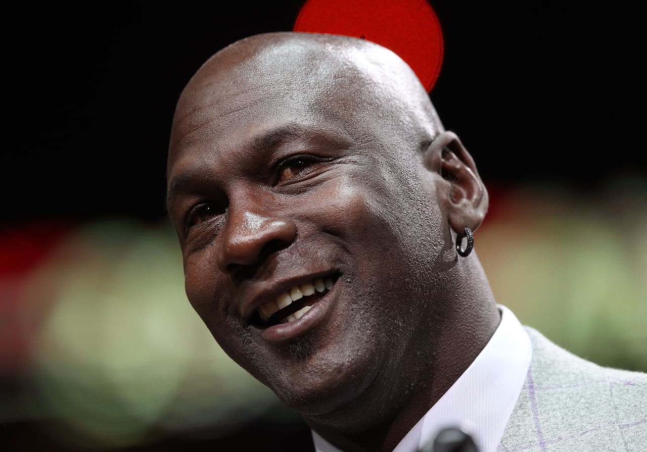 Michael Jordan cumple su promesa y dona dinero de demanda a organizaciones de caridad