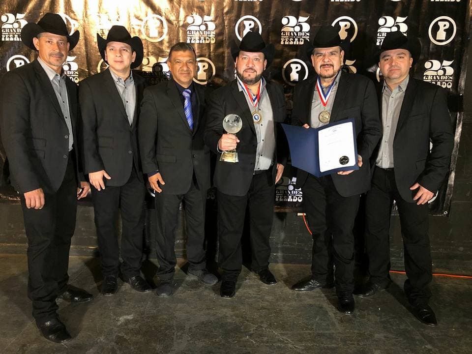 Por tal motivo el pasado 3 de febrero, fueron distinguidos con la presea 'Máximo Orgullo Hispano' de parte de la Asociación Internacional de Prensa, radio y TV de Las Vegas, Nevada.