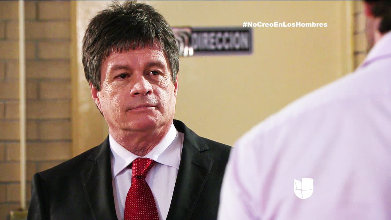 Claudio está feliz con verlo libre y está de acuerdo con que se case con María Dolores.