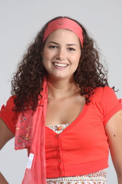 Así lucía en sus inicios en las telenovelas, Abril se ha burlado de su apariencia en esos años: "Esos cachetes y esos crespos son míos! Si! #Miguelina en #TomasaTeQuiero por @venevision#2009 y ahora de nuevo al aire en #venezuela ❣🇻🇪 #fbf", escribió en Instagram.