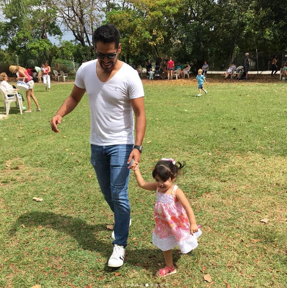 En unos días más Giulietta cumplirá 2 años y se divierte mucho con su papá.