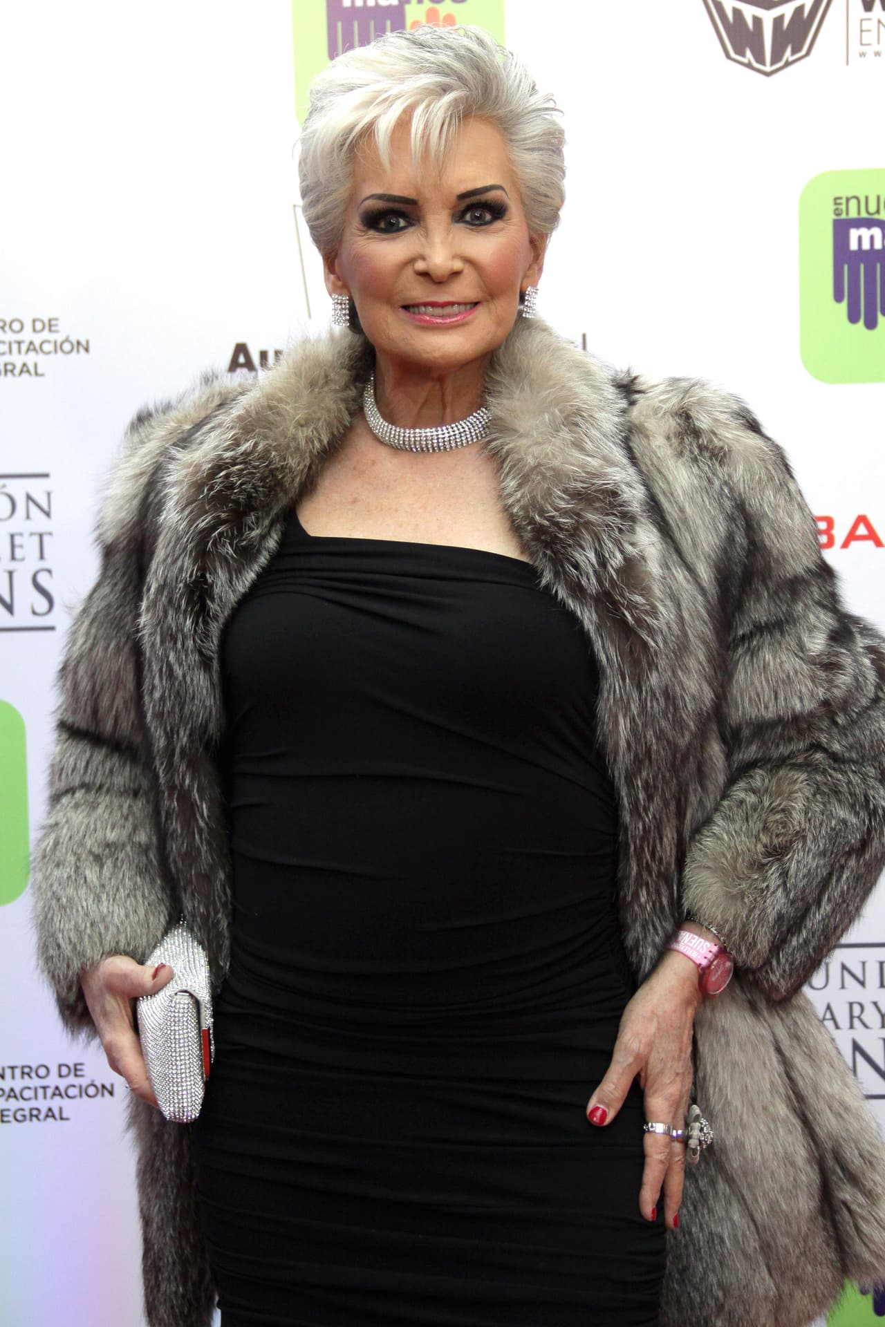 "Y como le he dicho a mucha gente: '¿Saben guardar un secreto?', me dicen 'Sí', pues respondo 'Yo también'. Pues sí, 
<b>debí haberlo pensado antes</b>. Para mí, él es un extraordinario artista y no me importa qué fuera en su vida, su vida para mí es lo de menos", comentó.