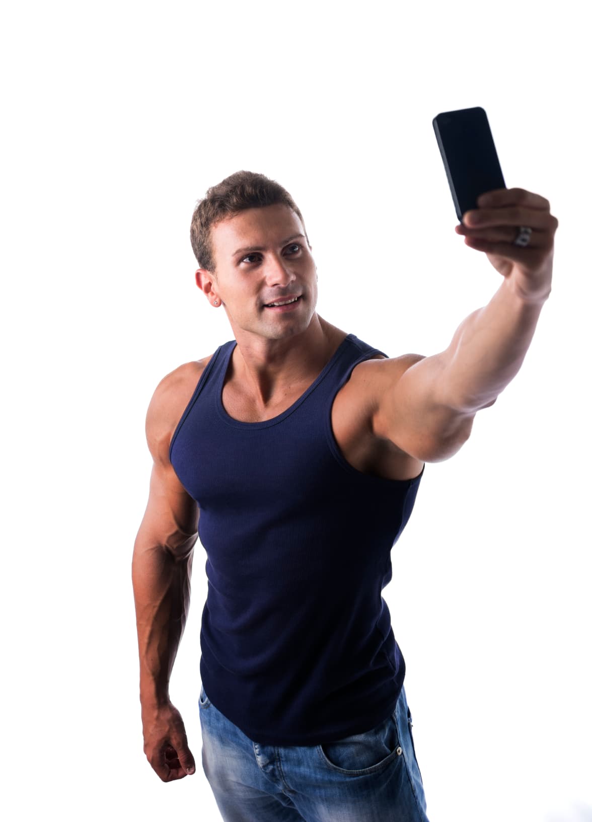 Hombre ejercitado tomando selfie