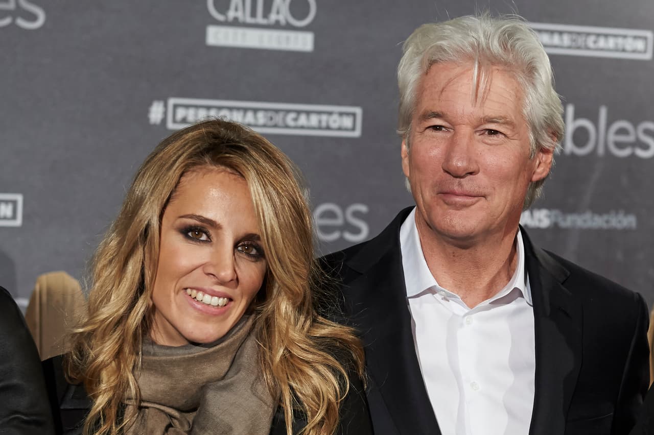 Richard Gere con su nueva novia Alejandra Silva en el estreno de 'Invisibles' de Madrid, en noviembre de 2015.