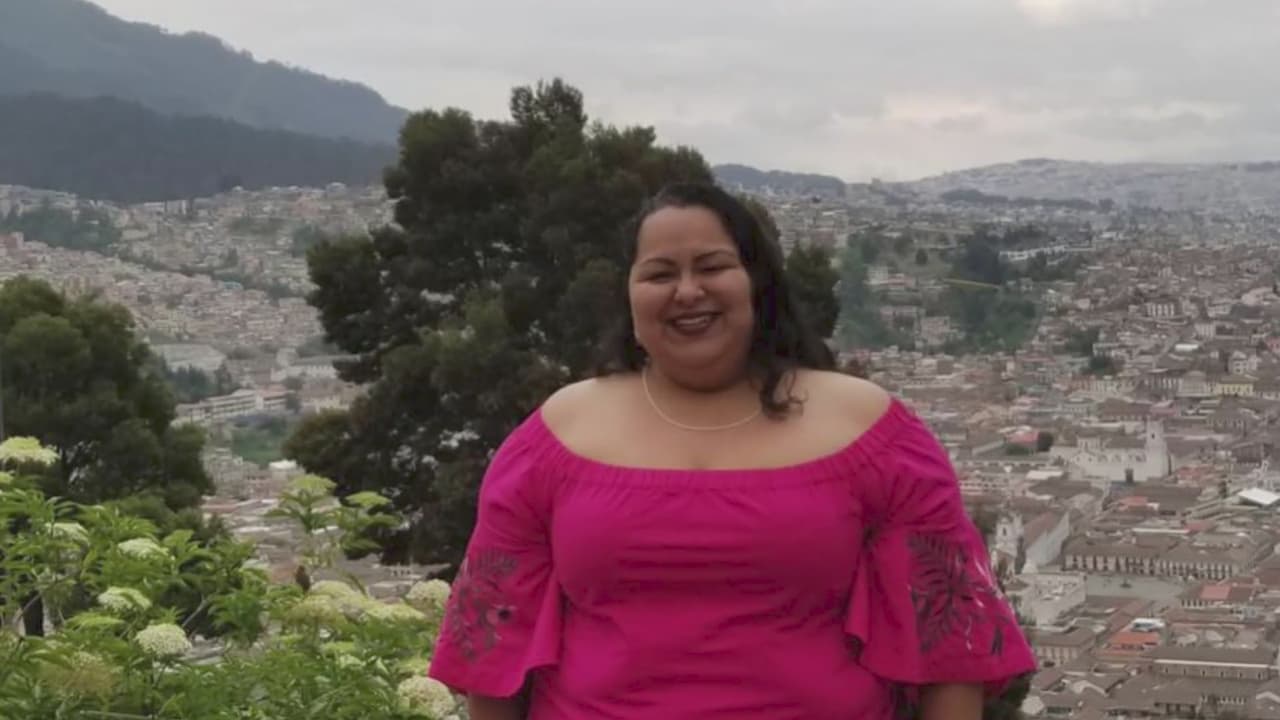 Su madre y hermana también dieron positivo por covid-19, y nunca imaginaron que, con tan sólo 29 años, tendrían que darle el último adiós a Dulce García, una trabajadora esencial del Hospital UNC-Chapel Hill. 
<a href="https://www.univision.com/local/north-carolina-wuvc/era-una-heroina-de-la-salud-interprete-hispana-muere-por-coronavirus-en-carolina-del-norte">Aquí más detalles.</a>