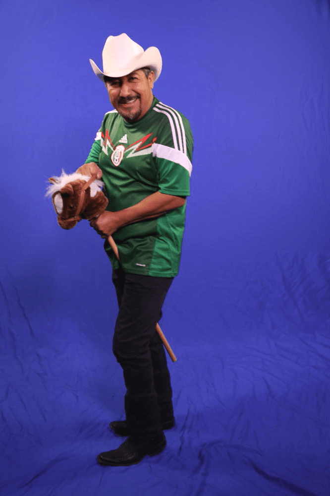 ¡El Feo se quiere echar una cascarita con Chicharito! 