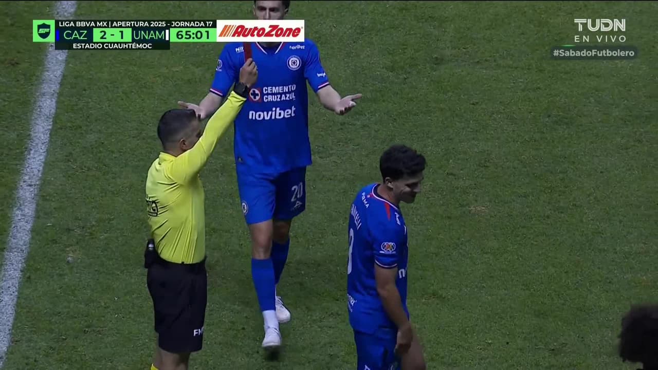 ¡Expulsión! El árbitro saca la roja directa a Lorenzo Faravelli.