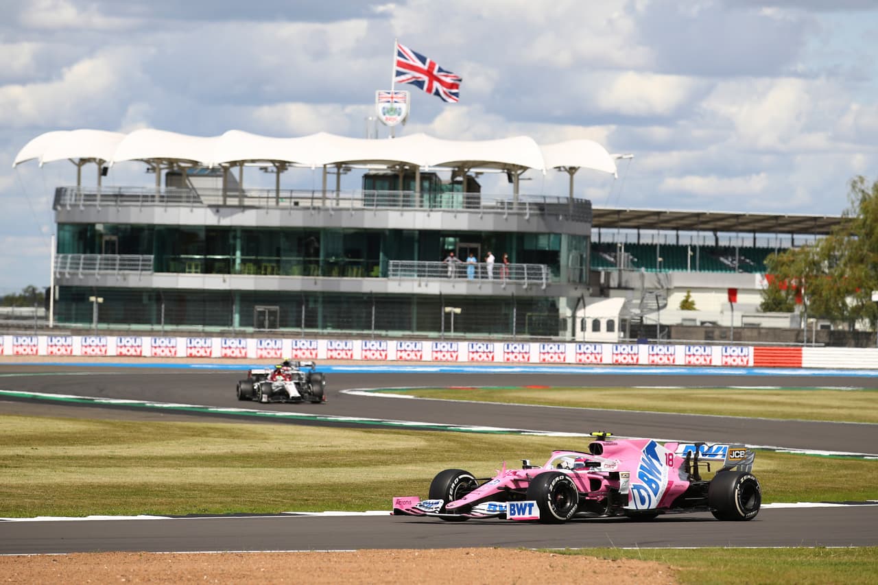 Lewis Hamilton consiguió el primer sitio en el Circuito de Silverstone. Verstappen y Leclerc completaron el podio. Ricciardo y Norris llegaron en cuarto y quito, respectivamente. Stroll, compañero de Checo Pérez, terminó en el noveno puesto. El próximo fin de semana se correrá la carrera del septuagésimo aniversario.