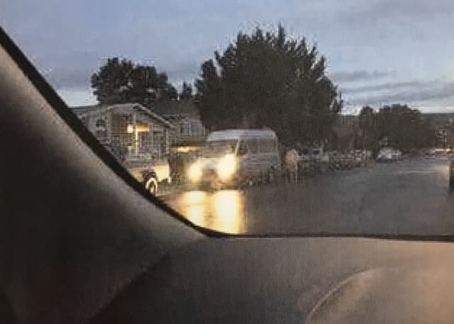 Esta es otra imagen captada por los detectives federales, quienes reportaron que mientras vigilaron a los trabajadores no notaron que estuvieran ahí en contra de su voluntad.