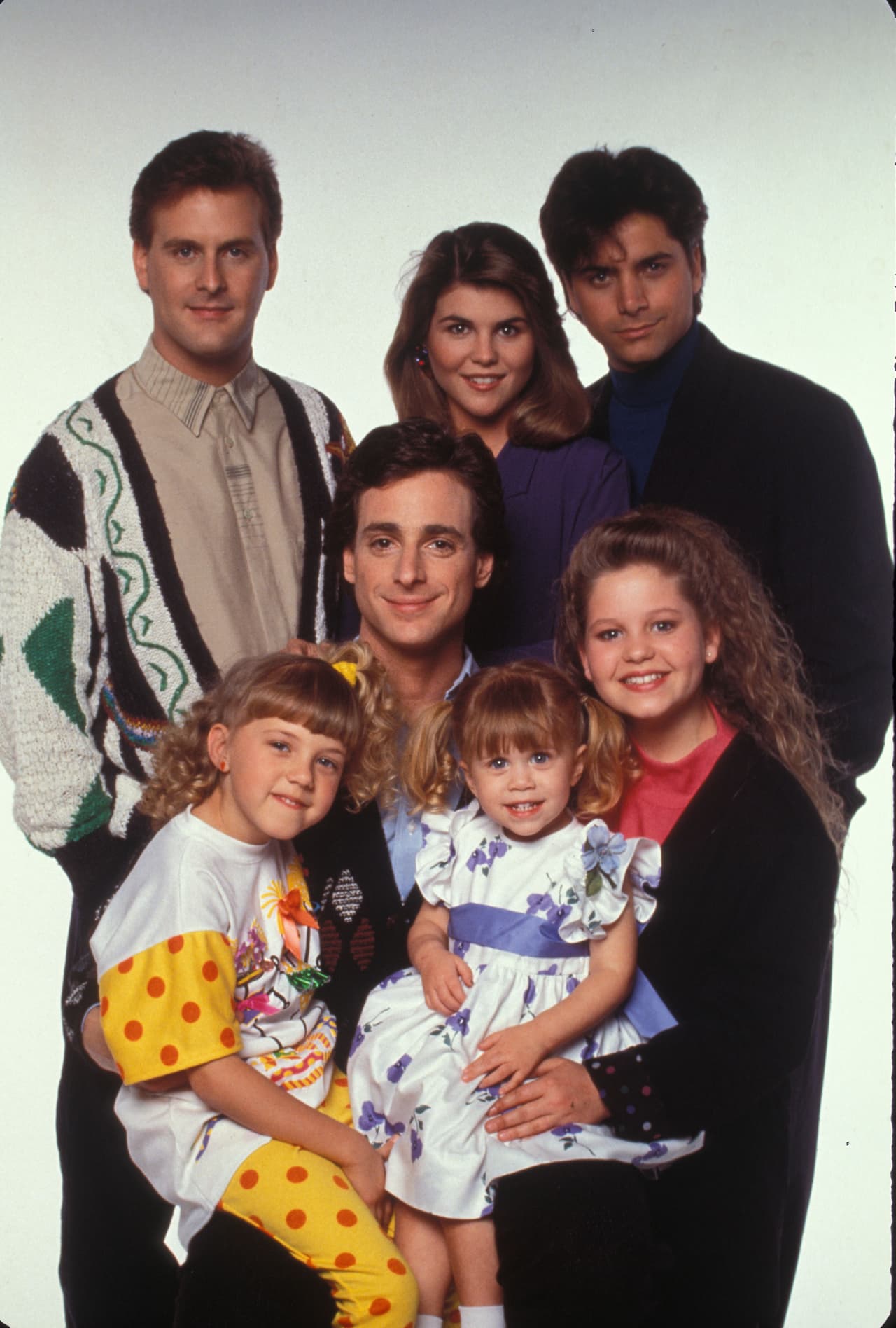 <b>Jodie Sweetin</b>
<br>La tierna Stephanie Tanner no sólo apareció en ‘Full House’, también fue parte del elenco de ‘Fuller House’, el ‘remake’ del programa estrenado en 1987. Con su carisma la actriz conquistó a su público, por lo que sigue en el mundo de la actuación en proyectos como ‘My Perfect Romance’, ‘Defending Santa’ y ‘Yes, Dear’.