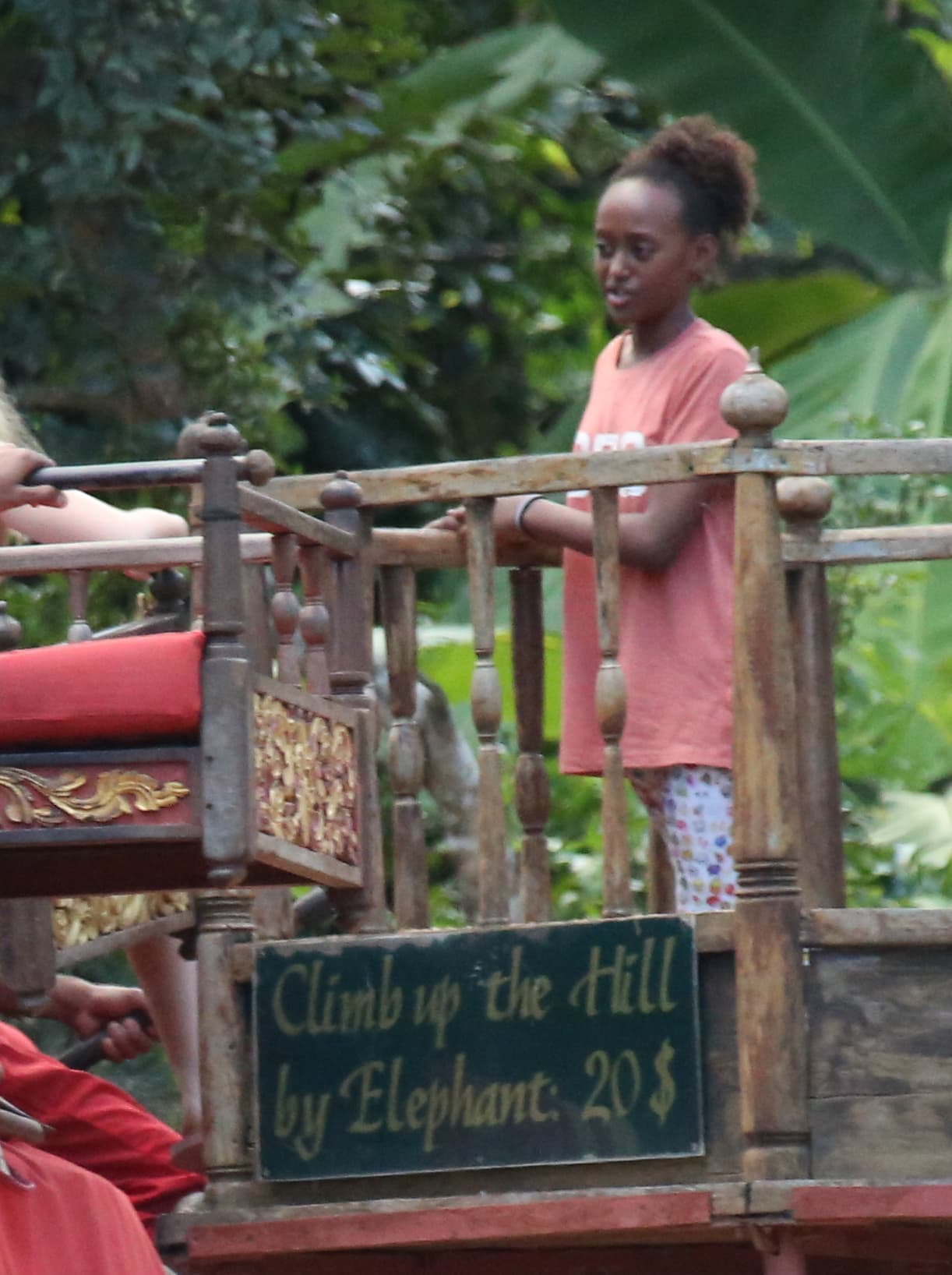 Ella iba delante de sus hermanos.