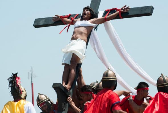 Un devoto católico se hizo crucificar en la provincia de Pampanga, en Filipinas.
