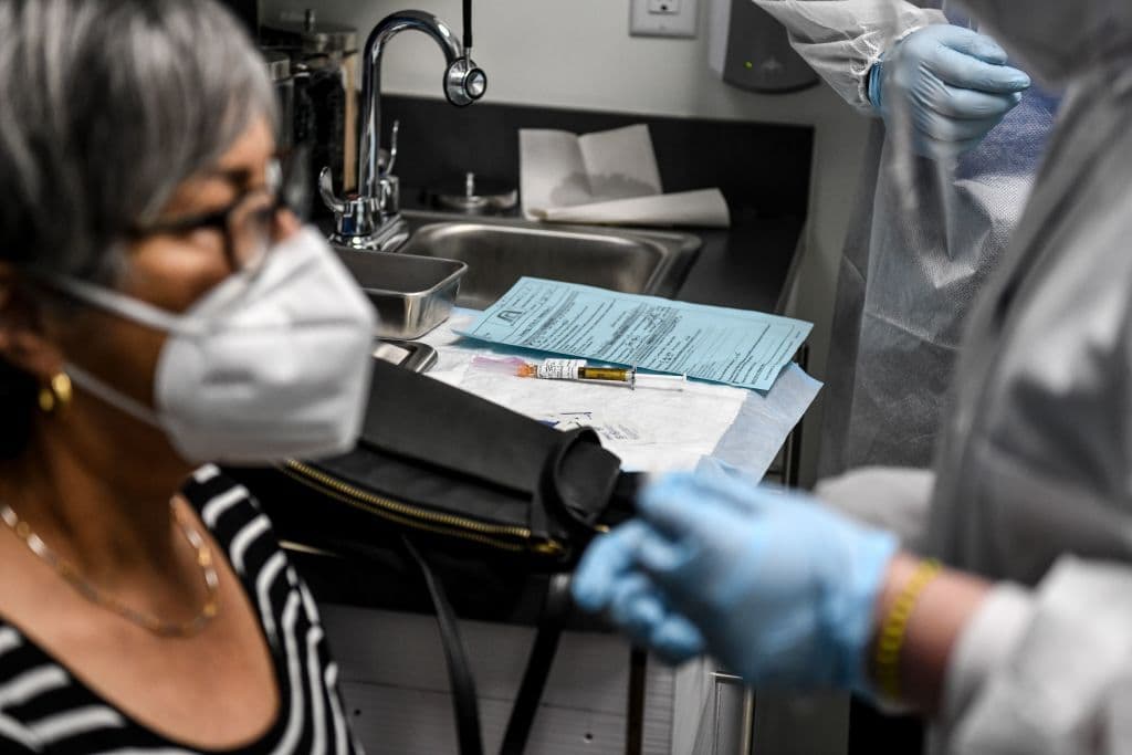 Ofrecen $3,000 a voluntarios para estudio clínico de un tratamiento del coronavirus; el mismo que dieron a Trump